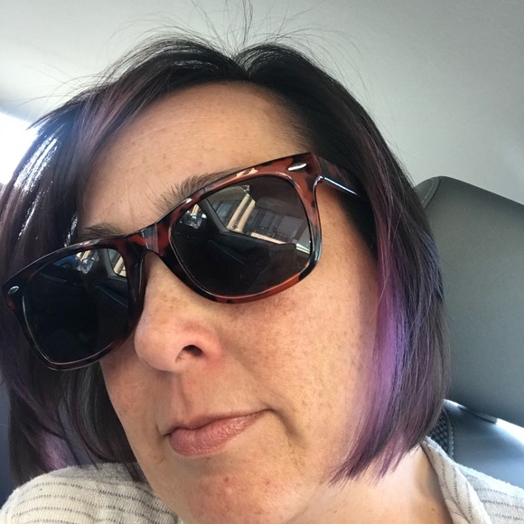 COPY - Meet your Posher, Diane - Picture 2 of 3